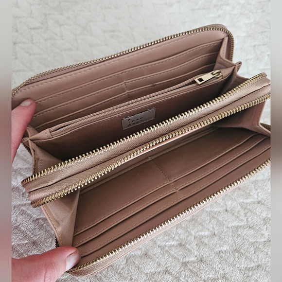 🖤3/$15 A New Day Wallet - Picture 2 of 8